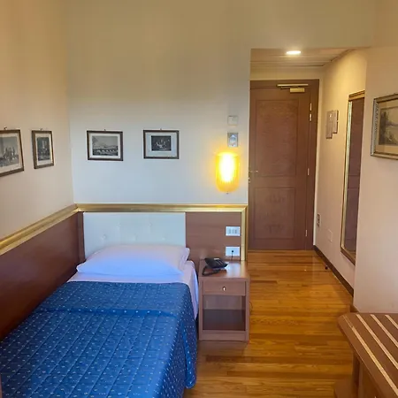 米兰斯佩兰莎奥拉克酒店 4* 斯特雷萨